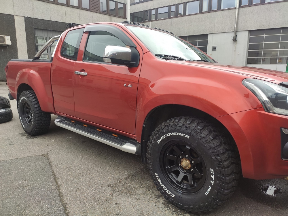 KMC KM723 Trail - Isuzu D-Max | Vintage Wheels AS - Spesialist på dekk ...