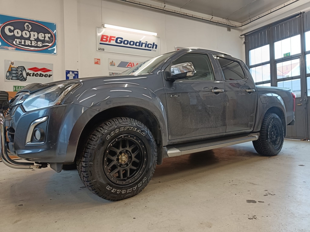 KMC KM544 Mesa - Isuzu D-Max | Vintage Wheels AS - Spesialist på dekk ...