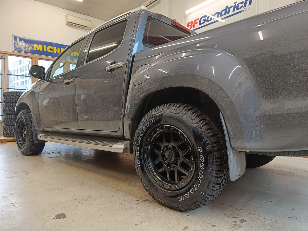 KMC KM544 Mesa - Isuzu D-Max | Vintage Wheels AS - Spesialist på dekk ...